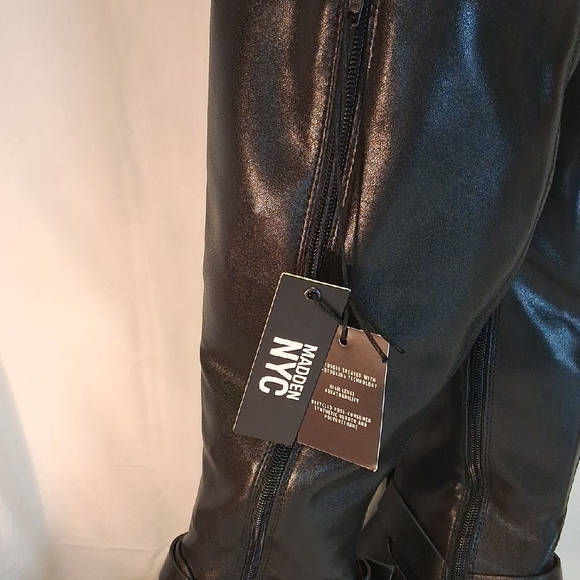 Elegant Black Heeled Boots - Picture 6 of 16